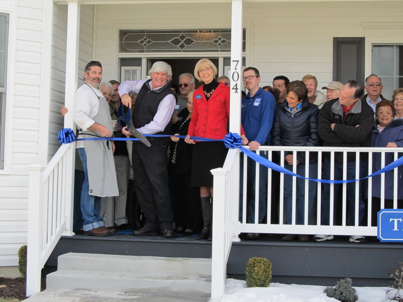 In front cutting the ribbon for The Carolina are (l-r) Chef Jay Caputo; Harry Miller, developer of Noble’s Pond; Mary Field, vice president of Noble’s Pond; Skylar Willey, assistant construction superintendent at Noble’s Pond; Donna Rogers, resident of Noble’s Pond; and Phil and Flo Carosone, residents of Noble’s Pond. Surrounding them are some of the 100 people who attended the celebration. SOURCE SUBMITTED